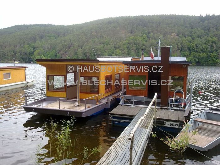 Stavba hausbotů — fotografie 1